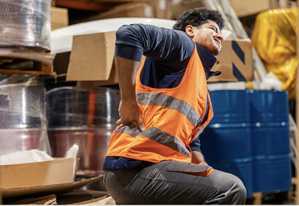 Employé de manutention souffrant de mal de dos